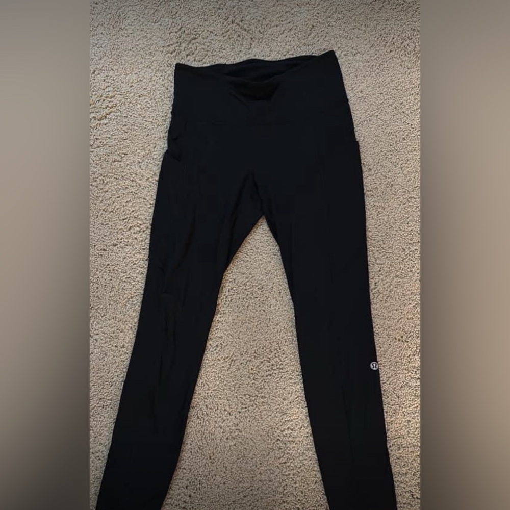 Lululemon size 6 - 25 inch - pockets